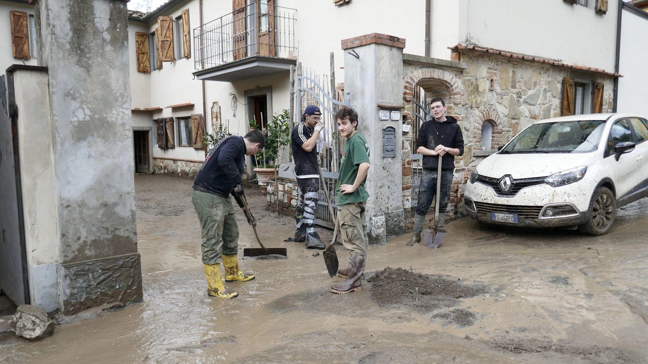 L’europarlamentare di Fratelli d’Italia Francesco Torselli punta il dito "Il partito di Furfaro guida ininterrottamente la Toscana da 55 anni se oggi mancano le opere idrauliche di difesa chi è il responsabile?". L’europarlamentare di Fratelli d’Italia Francesco Torselli punta il dito "Il partito di Furfaro guida ininterrottamente la Toscana da 55 anni se oggi mancano le opere idrauliche di difesa chi è il responsabile?".