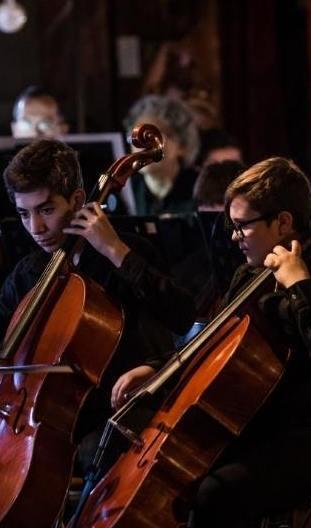https://www.lanazione.it/image-service/view/acePublic/alias/contentid/OGE5Njg3MTgtNzc5MC00/0/prato-sinfonietta-la-festa-dauguri.jpeg