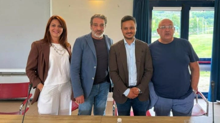 I due gruppi consiliari di opposzione al completo: Martina Tonelli, Gherardo Ambrosini, Manuele Micocci e Marzio Favini I due gruppi consiliari di opposzione al completo: Martina Tonelli, Gherardo Ambrosini, Manuele Micocci e Marzio Favini