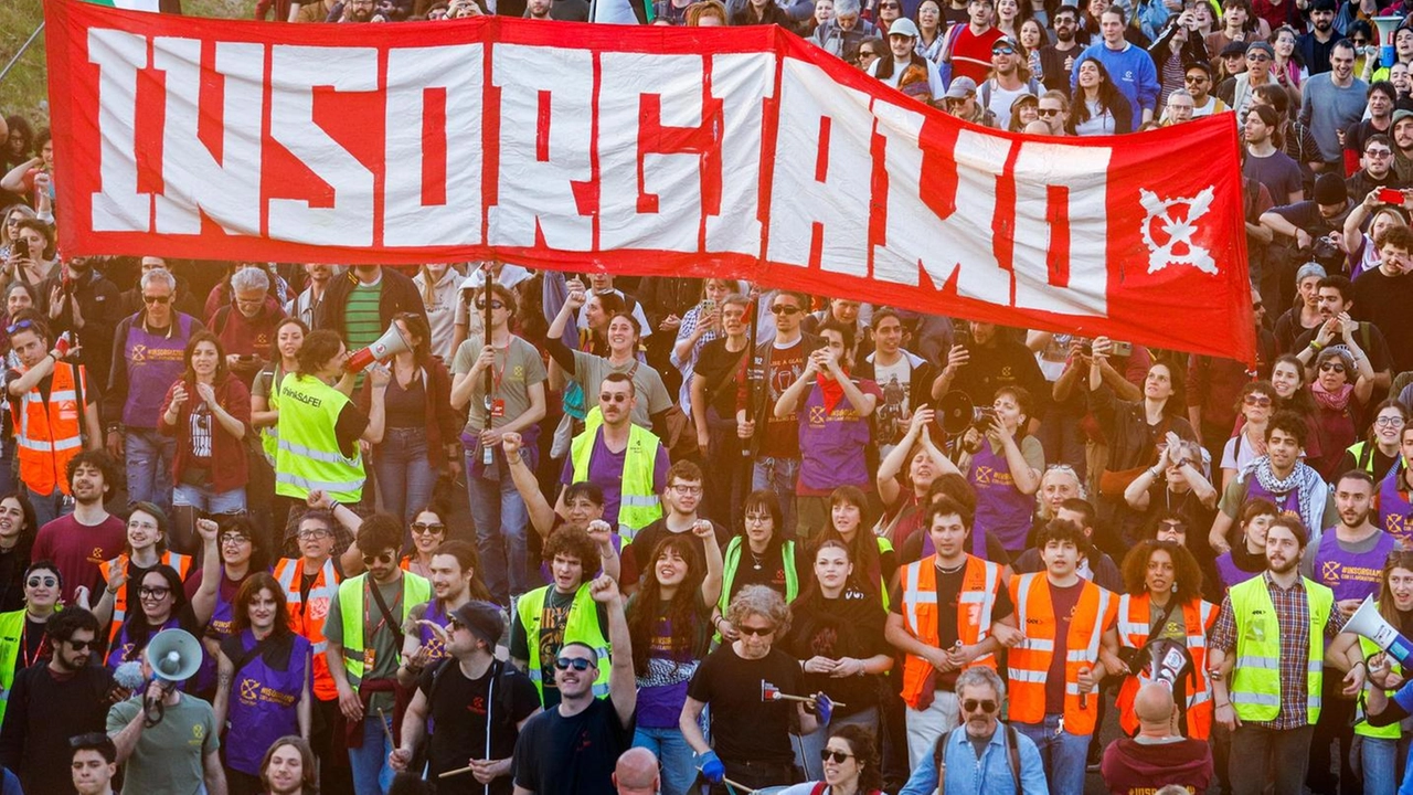 Il corteo operaio del 5 aprile organizzato dal Collettivo di Fabbrica ex Gk