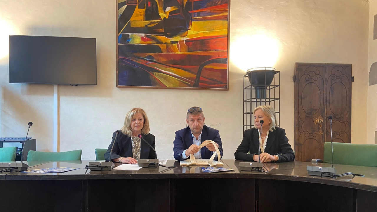 La presentazione del calendario della Stanza accanto con l'assessore Paulesu La presentazione del calendario della Stanza accanto con l'assessore Paulesu