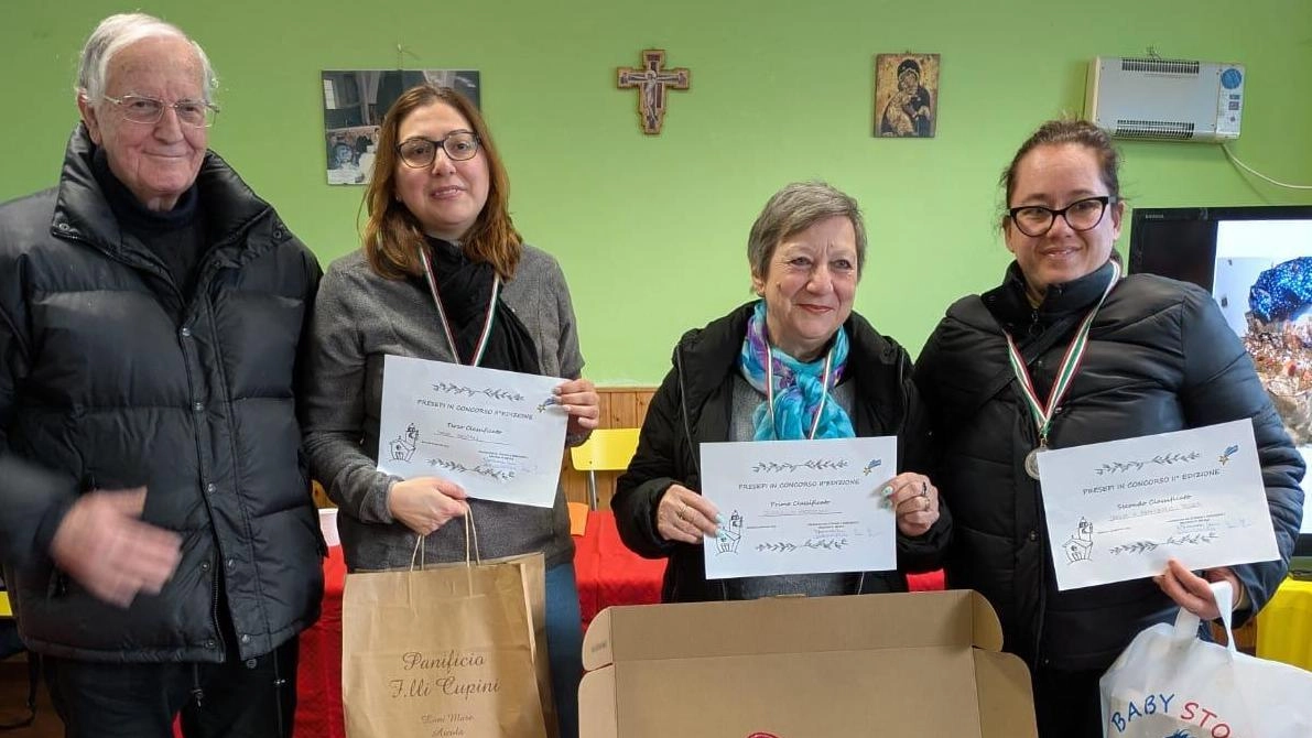 La premiazione del concorso organizzato dalla parrocchia di Baccano grazie all’impegno di Eleonora Cerri, Sara Fregosi e Valentina Massi. La premiazione del concorso organizzato dalla parrocchia di Baccano grazie all’impegno di Eleonora Cerri, Sara Fregosi e Valentina Massi.