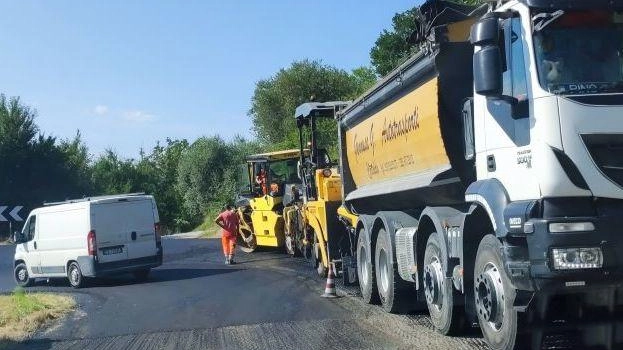 Il programma delle società delle strade prevede il completo rinnovamento del tratto campigliese per circa due chilometri e mezzo, dalle porte dell’abitato fino a Pian del Bottino, ma non trascura la direttrice opposta Il programma delle società delle strade prevede il completo rinnovamento del tratto campigliese per circa due chilometri e mezzo, dalle porte dell’abitato fino a Pian del Bottino, ma non trascura la direttrice opposta