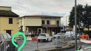 "Modifiche in corso d’opera all’illuminazione della rotatoria della Madonnina di non poco conto". Esordiscono così i consiglieri comunali a Capannori... "Modifiche in corso d’opera all’illuminazione della rotatoria della Madonnina di non poco conto". Esordiscono così i consiglieri comunali a Capannori...