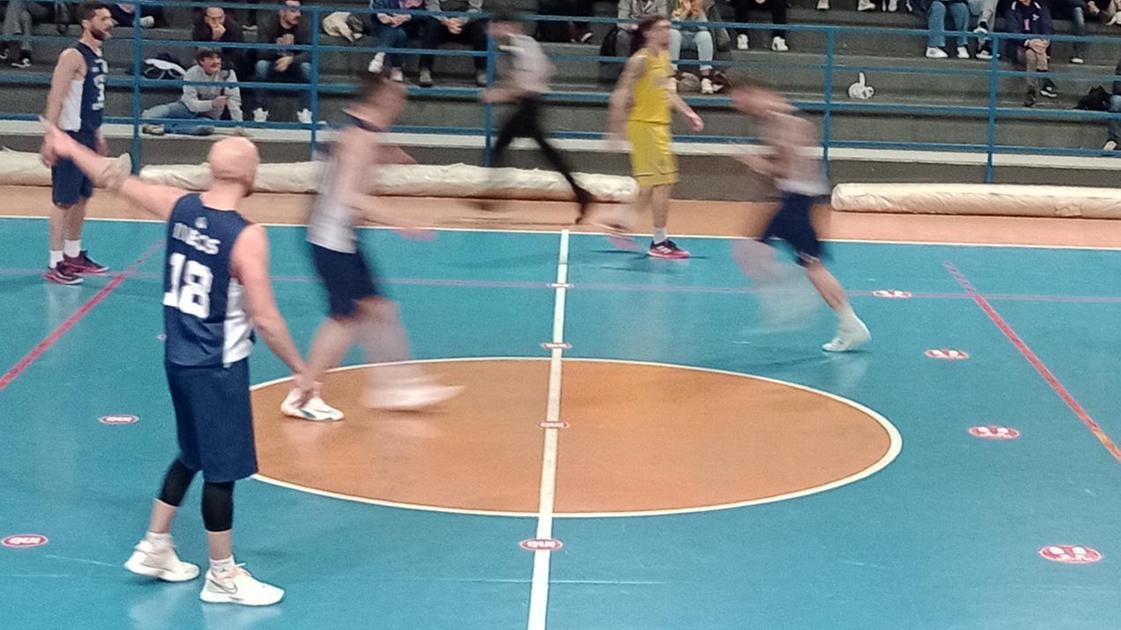 Dogali vietata al pubblico. Ma alla partita erano in 110 nonostante l’ordinanza Dogali vietata al pubblico. Ma alla partita erano in 110 nonostante l’ordinanza