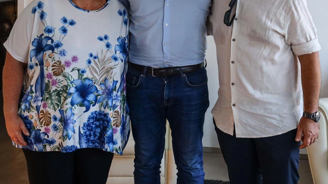 Il candidato in pectore per il centrodestra ha visitato Empoli e Montelupo "Corriamo per vincere. Speriamo di fargli una bella sorpresa a ottobre". E intanto nasce una lista civica locale destinata ad appoggiarlo . Il candidato in pectore per il centrodestra ha visitato Empoli e Montelupo "Corriamo per vincere. Speriamo di fargli una bella sorpresa a ottobre". E intanto nasce una lista civica locale destinata ad appoggiarlo .