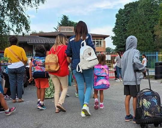 https://www.lanazione.it/image-service/view/acePublic/alias/contentid/OGFhOGZkZjMtNDY1Mi00/0/servizio-pre-e-post-scuola-sara-osservato-speciale-famiglie-dite-cosa-non-va.jpeg?f=1.90:1&w=1200