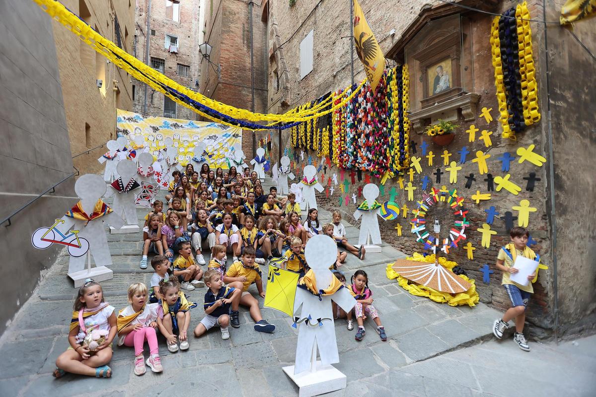 Festa dei tabernacoli. Colori, festoni, e tanta fantasia. L’arte dei piccoli