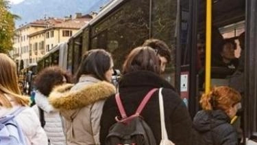 Sul bus stretti come sardine? In merito alle proteste di alcuni clienti di Forno, Autolinee Toscane fa presente che al...