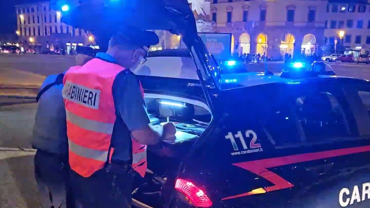 I carabinieri sono arrivati sul luogo della rapina ma i giovani si erano dileguati