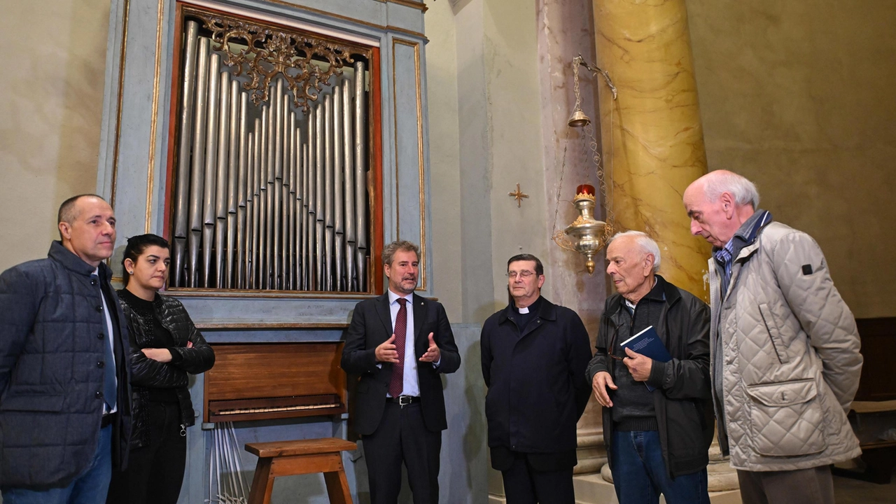 Il sindaco, gli assessori Pisano e Bruni, Don Alberto Brugioni e i fratelli Berti Il sindaco, gli assessori Pisano e Bruni, Don Alberto Brugioni e i fratelli Berti