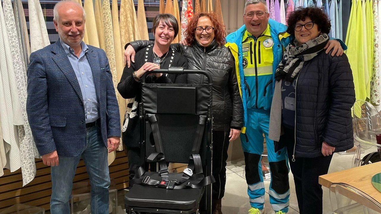 SANTA CROCE La Misericordia di Santa Croce ha in dotazione una nuova sedia motorizzata che potrà utilizzare per il trasporto di... SANTA CROCE La Misericordia di Santa Croce ha in dotazione una nuova sedia motorizzata che potrà utilizzare per il trasporto di...
