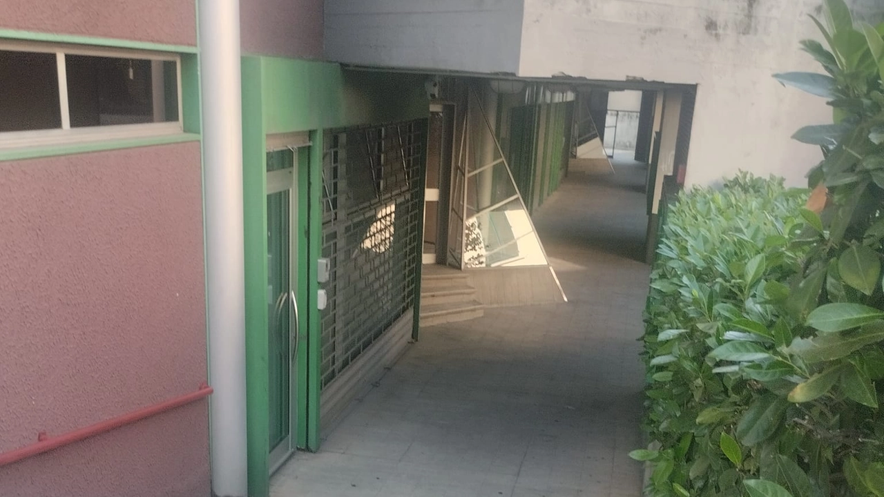 L'ambulatorio in via del Ponte all'Asse che stanotte è stato preso di mira dai ladri L'ambulatorio in via del Ponte all'Asse che stanotte è stato preso di mira dai ladri