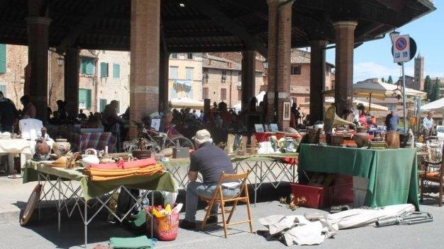 La giunta comunale ha deliberato di posticipare il mercato dell’antiquariato in piazza del Mercato, programmato per domenica 18 agosto, a... La giunta comunale ha deliberato di posticipare il mercato dell’antiquariato in piazza del Mercato, programmato per domenica 18 agosto, a...