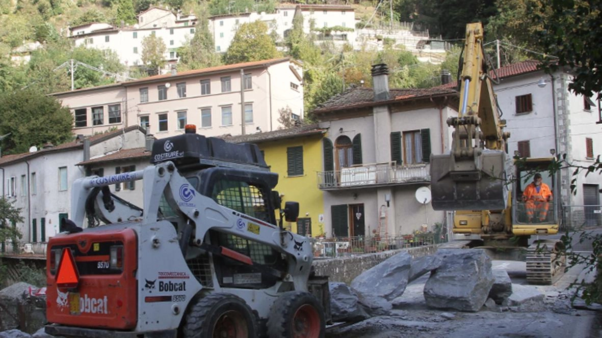 Attraversare il ponte del Melini a Pracchia, per quasi un mese, sarà possibile soltanto a piedi I percorsi alternativi sono molto lunghi Attraversare il ponte del Melini a Pracchia, per quasi un mese, sarà possibile soltanto a piedi I percorsi alternativi sono molto lunghi