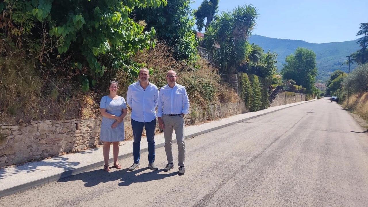 L'assessora Marras, il sindaco Ghimenti e Simone Millozzi, presidente di Acque L'assessora Marras, il sindaco Ghimenti e Simone Millozzi, presidente di Acque