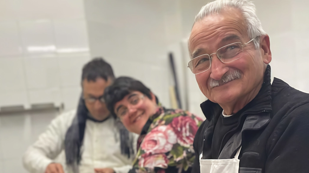 A destra Fabrizio Niccoli, volontario e fondatore dell’Arci ’Dino Manetti’ A destra Fabrizio Niccoli, volontario e fondatore dell’Arci ’Dino Manetti’