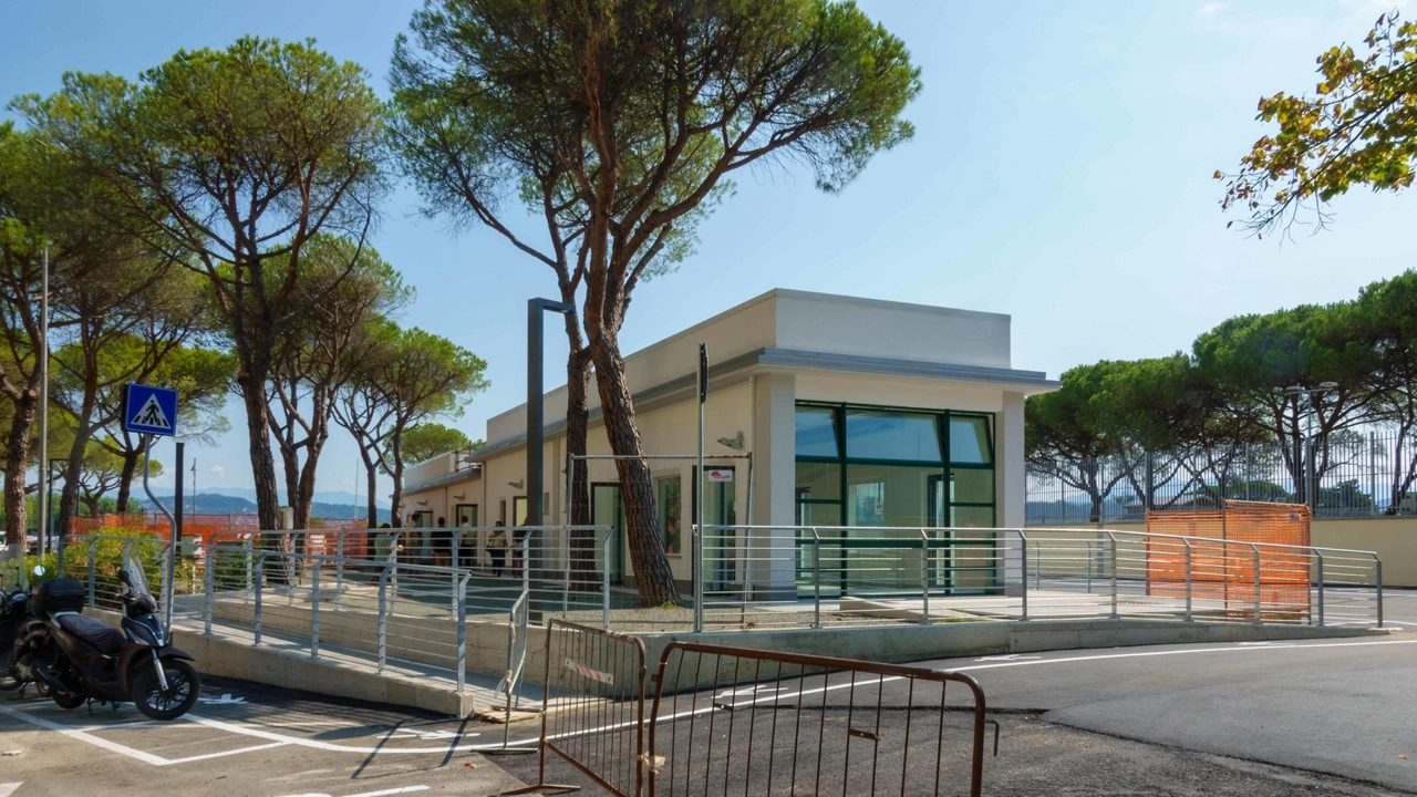 Il sindaco della Spezia Pierluigi Peracchini ieri mattina ha preso parte dall’inaugurazione del nuovo spazio polivalente di Cadimare insieme all’assessore ai lavori pubblici Pietro Cimino