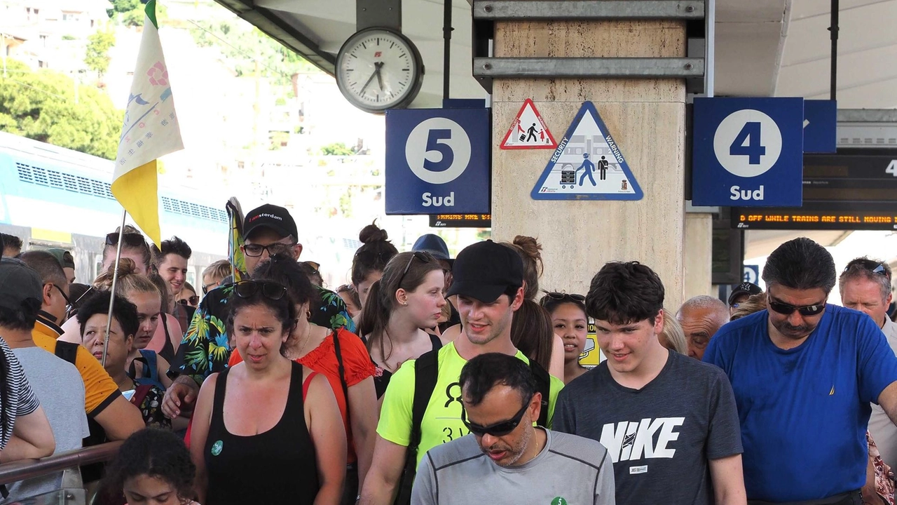 Non solo alla Cinque Terre: anche la stazione La Spezia Centrale nel corso del recente doppio ponte festivo, ha subito... Non solo alla Cinque Terre: anche la stazione La Spezia Centrale nel corso del recente doppio ponte festivo, ha subito...