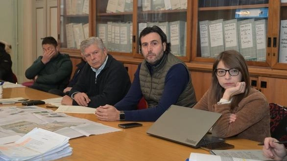 Ieri l’assessore ai lavori pubblici Nicola Buchignani ha illustrato, con il presidente Erp Andrea Bertoncini, il progetto definitivo per la... Ieri l’assessore ai lavori pubblici Nicola Buchignani ha illustrato, con il presidente Erp Andrea Bertoncini, il progetto definitivo per la...