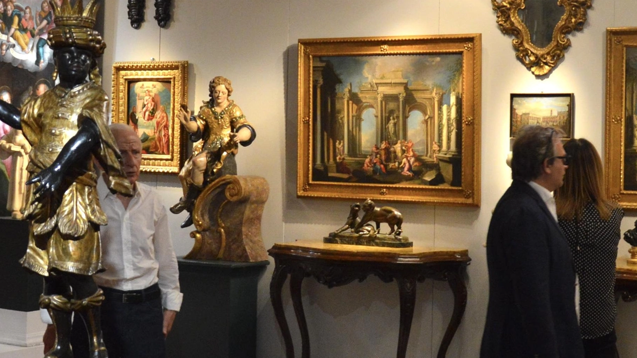 CortonAntiquaria dall’inaugurazione ad oggi, ha registrato oltre 2.500 visitatori. Questa è l’ultima settimana per visitarla CortonAntiquaria dall’inaugurazione ad oggi, ha registrato oltre 2.500 visitatori. Questa è l’ultima settimana per visitarla