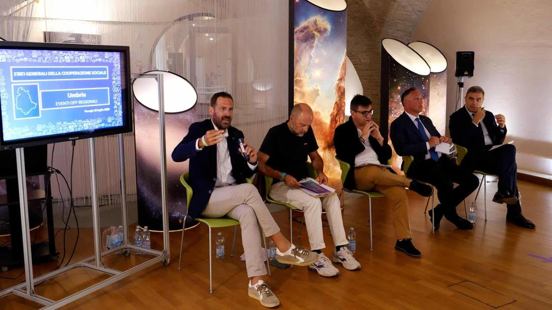 Il welfare del futuro: "Patto tra coop e imprese per creare nuovo lavoro" Il welfare del futuro: "Patto tra coop e imprese per creare nuovo lavoro"