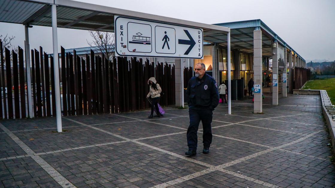 dimentica in bagno la borsa con 4mila euro disavventura a lieto fine per una signora di 83 anni
