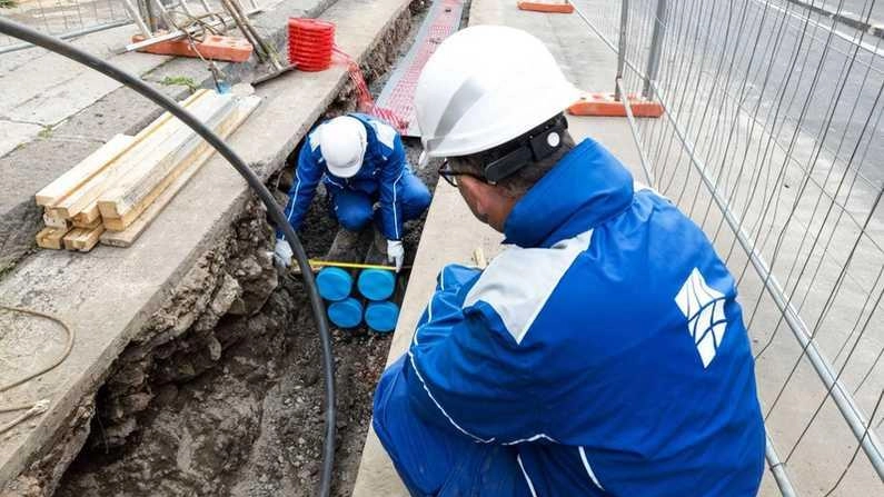 Operai di Terna. a lavoro Operai di Terna. a lavoro
