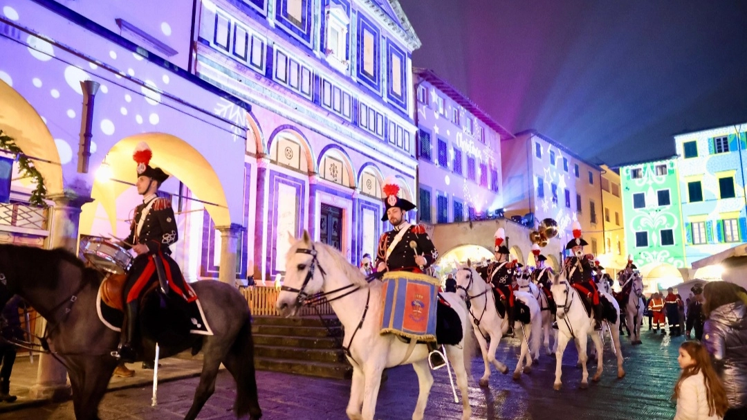 Empoli, la Fanfara a Cavallo dei Carabinieri sfila per le vie del centro