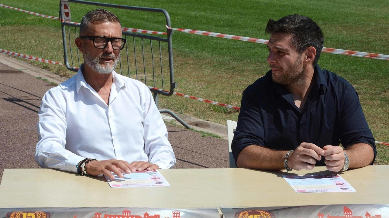 Il presidente di Orgoglio Amaranto Farsetti (a sinistra) con l’assessore Scapecchi Il presidente di Orgoglio Amaranto Farsetti (a sinistra) con l’assessore Scapecchi