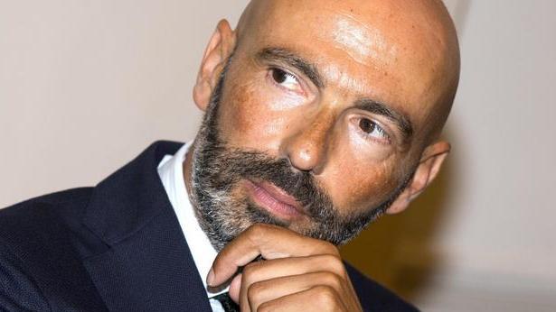 un uomo in servizio permanente giulio napolitano racconta il padre