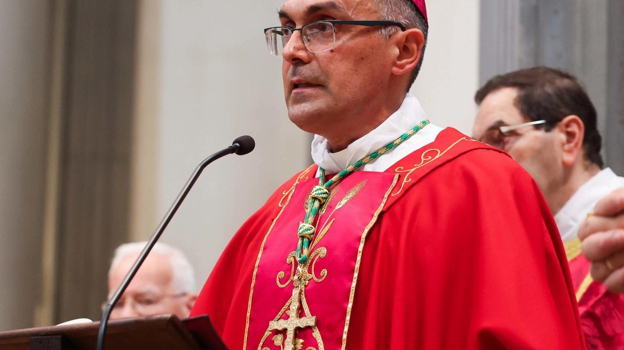Il parallelo fra la tragedia di Sollicciano e il Duomo scalato per un like. Carcere, giovani, pace, lavoro: i temi dell’omelia nella festa del copatrono. Il parallelo fra la tragedia di Sollicciano e il Duomo scalato per un like. Carcere, giovani, pace, lavoro: i temi dell’omelia nella festa del copatrono.