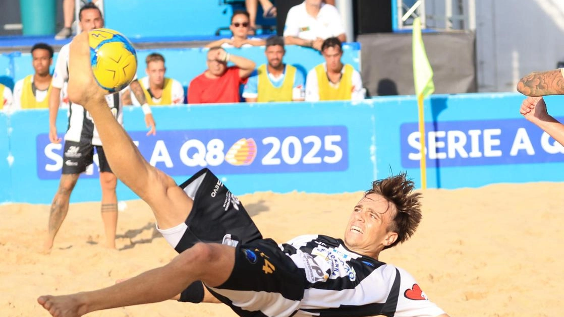 Matteo Santini (2005) del Viareggio: è lui il nuovo diamante del beach soccer italiano Matteo Santini (2005) del Viareggio: è lui il nuovo diamante del beach soccer italiano