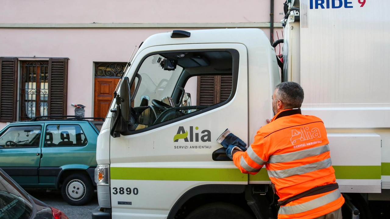 La raccolta dei rifiuti di Alia (foto d’archivio) La raccolta dei rifiuti di Alia (foto d’archivio)