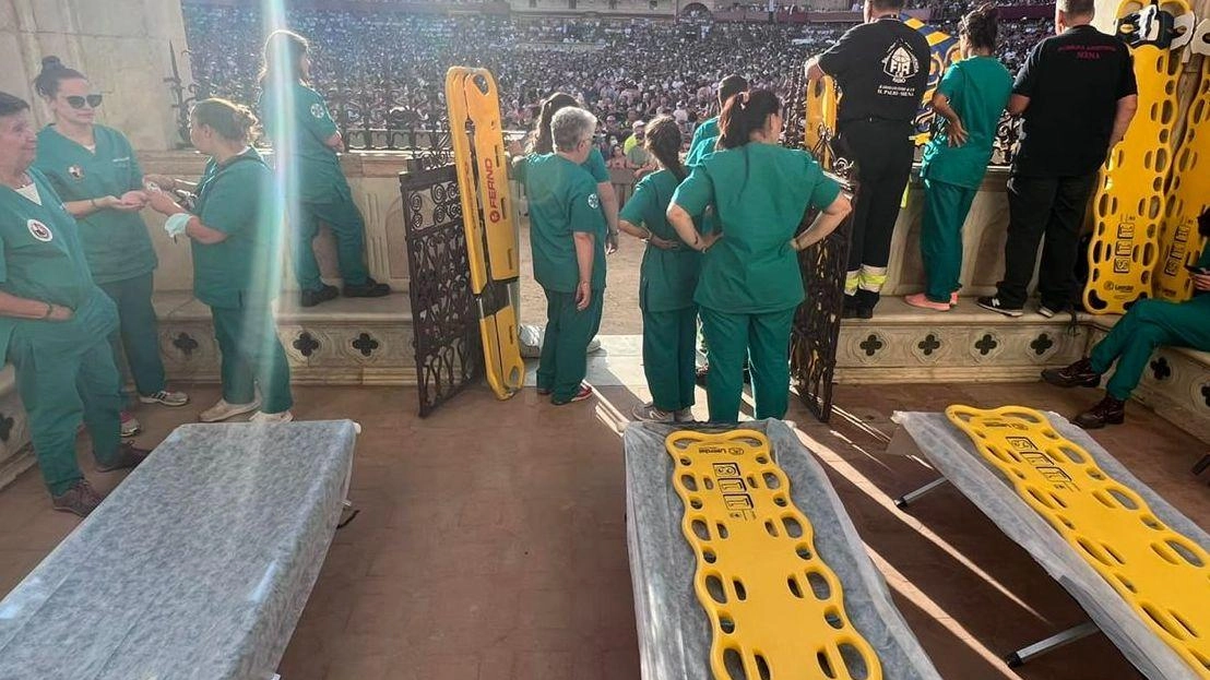 Cinque postazioni in piazza del Campo al servizio di oltre 18mila persone presenti Cinque postazioni in piazza del Campo al servizio di oltre 18mila persone presenti