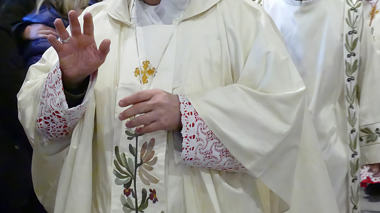 Il vescovo Andrea Migliavacca celebrerà la Messa in Duomo, trasmessa dalla Rai