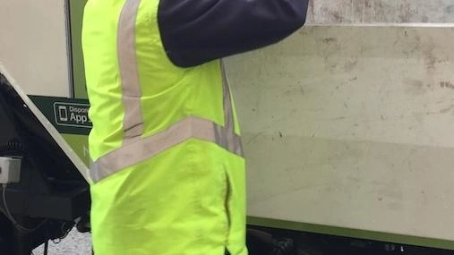 Dopo tanti mesi ai ferri corti per le problematiche sollevate dai lavoratori, tra i sindacati di Ersu e l’azienda è... Dopo tanti mesi ai ferri corti per le problematiche sollevate dai lavoratori, tra i sindacati di Ersu e l’azienda è...