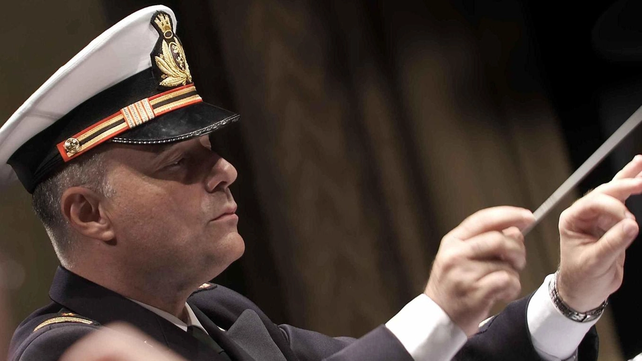 Il Maestro Primo Luogotenente Vito Ventre da dieci anni dirig la Fanfara del Comando Interregionale Marittimo Nord
