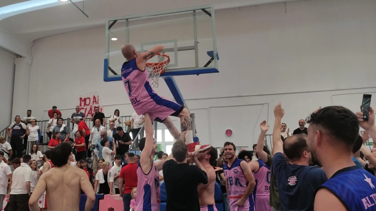 Il Nuovo Basket Altopascio conquista la promozione in Divisione Regionale 2 con una vittoria emozionante all'overtime contro Massa. Il Nuovo Basket Altopascio conquista la promozione in Divisione Regionale 2 con una vittoria emozionante all'overtime contro Massa.