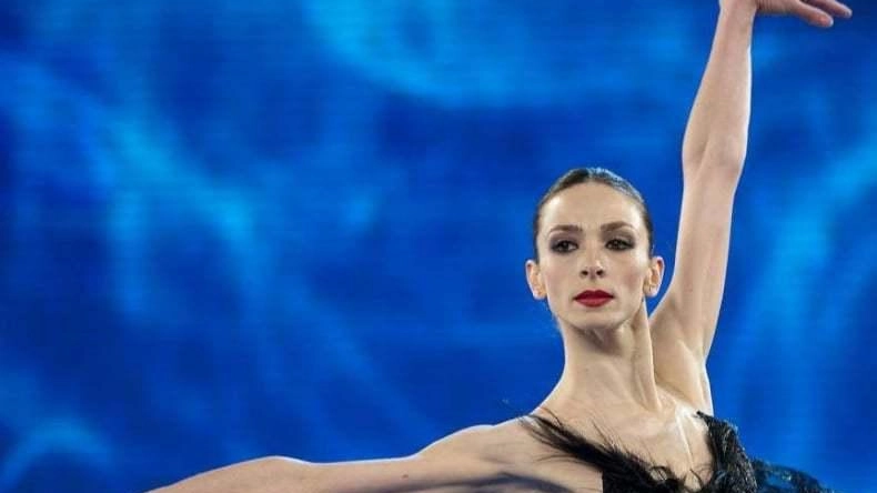 Arriva il Gran Galà della danza In scena anche la stella Anbeta Toromani, la. star del programma Amici di Maria de Filippi è tra gli altri in piazza Arriva il Gran Galà della danza In scena anche la stella Anbeta Toromani, la. star del programma Amici di Maria de Filippi è tra gli altri in piazza