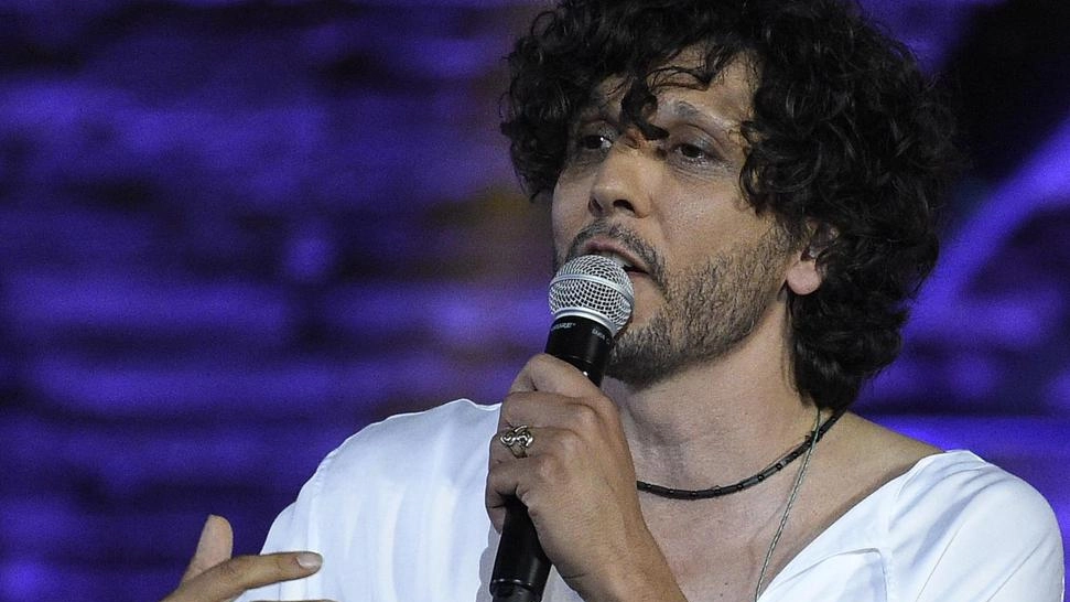 Il cantante Ermal Meta si unisce al laboratorio artistico 'Uno, nessuno, centomila' per contrastare la violenza sulle donne. Proposte concrete emerse durante il convegno di Artemisia a Firenze. Il cantante Ermal Meta si unisce al laboratorio artistico 'Uno, nessuno, centomila' per contrastare la violenza sulle donne. Proposte concrete emerse durante il convegno di Artemisia a Firenze.