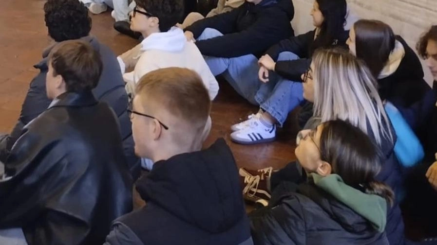 Nella Giornata internazionale dei diritti della donna gli studenti delle classi V del Liceo Malaspina di Pontremoli hanno partecipato a... Nella Giornata internazionale dei diritti della donna gli studenti delle classi V del Liceo Malaspina di Pontremoli hanno partecipato a...