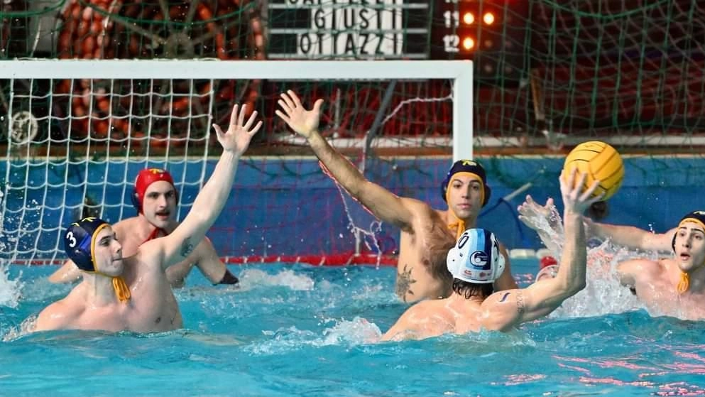 La capolista esce indenne dal big-match della serie B di pallanuoto