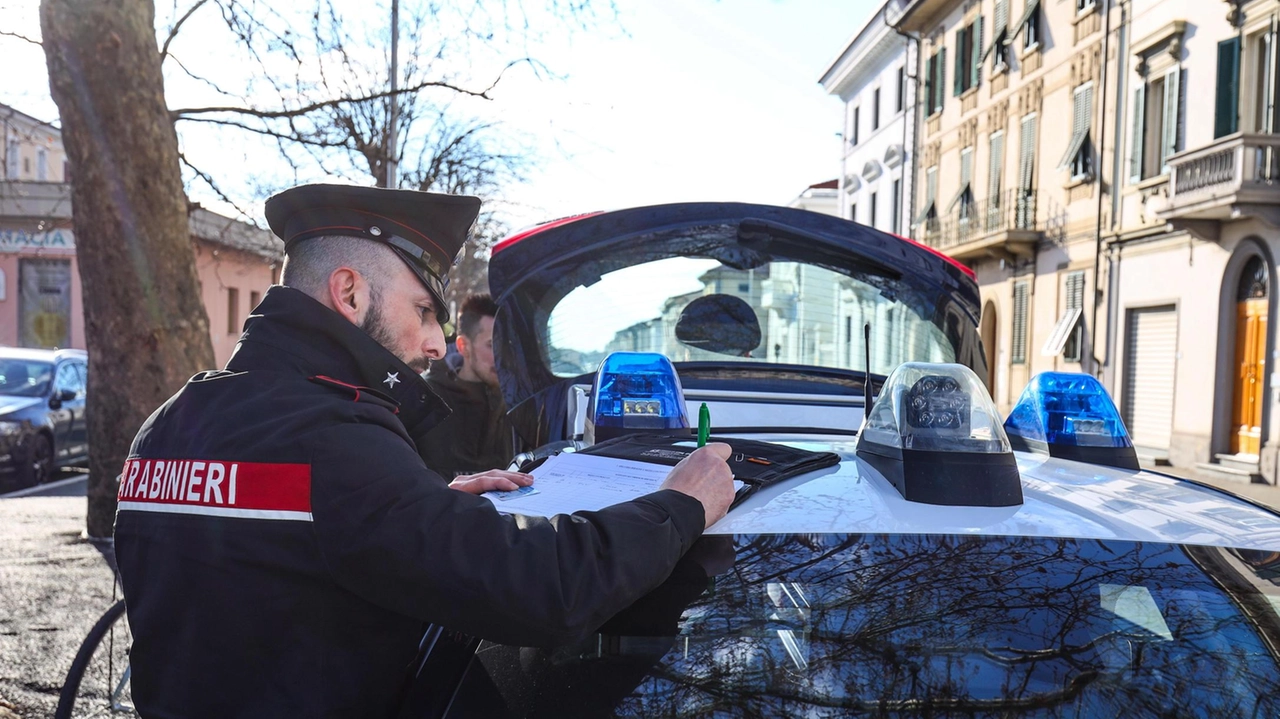 Un uomo di 33 anni bloccato con la refurtiva mentre tentava di fuggire dal negozio Terranova. L’addetto alla sicurezza è stato spintonato e colpito dal ladro, ma per fortuna non è rimasto ferito. Un uomo di 33 anni bloccato con la refurtiva mentre tentava di fuggire dal negozio Terranova. L’addetto alla sicurezza è stato spintonato e colpito dal ladro, ma per fortuna non è rimasto ferito.