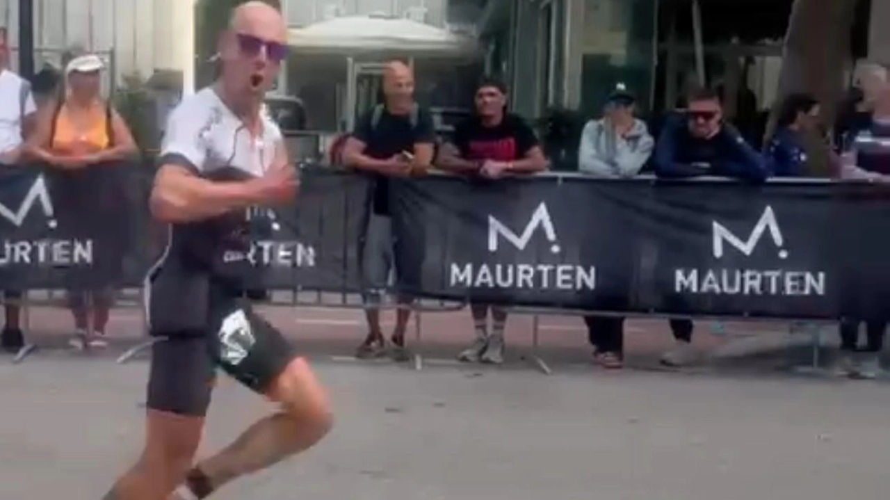 L'OlimpiaColle brilla con Alessandro Renzi che conquista due vittorie nella distanza Sprint in una settimana. Ottimi piazzamenti anche per Stella Cheli e Paolo Vanni a Massa. Anatriello si qualifica per l'IronMan World Championship nonostante un tentativo di sabotaggio. Prestazioni di alto livello confermano la grande stagione della squadra. L'OlimpiaColle brilla con Alessandro Renzi che conquista due vittorie nella distanza Sprint in una settimana. Ottimi piazzamenti anche per Stella Cheli e Paolo Vanni a Massa. Anatriello si qualifica per l'IronMan World Championship nonostante un tentativo di sabotaggio. Prestazioni di alto livello confermano la grande stagione della squadra.