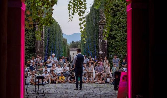 "Le Rinascenze" a Villa Reale. Concerti, mostre e incontri by night. Accendono le “farfalle luminose“