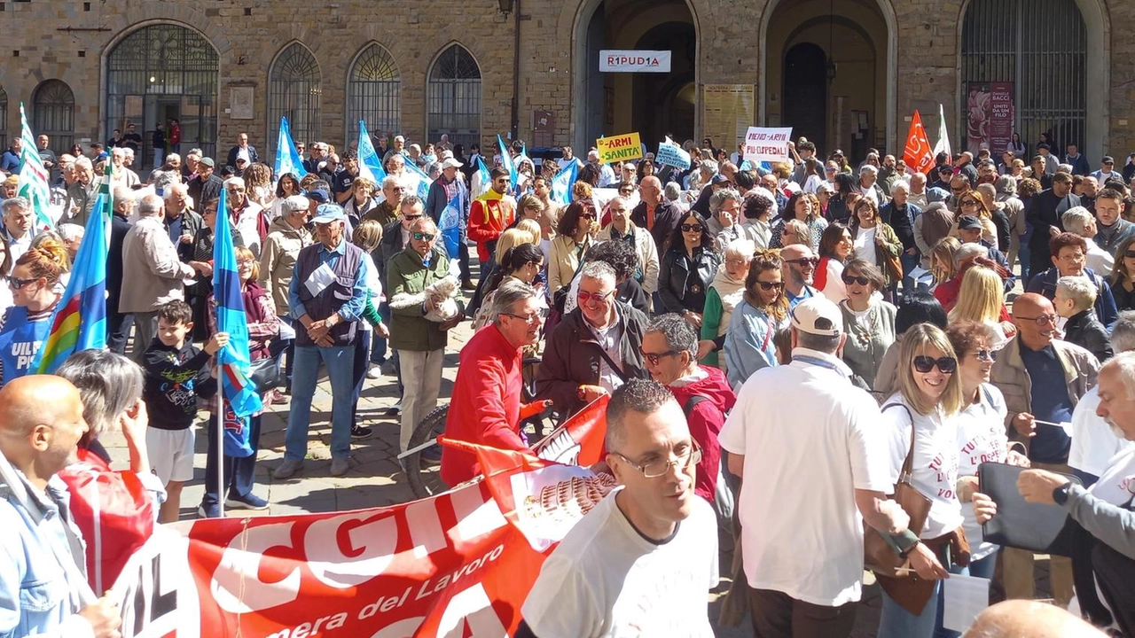 Evento organizzato da Sos Volterra, Difendiamo l’Ospedale, Volterra Infanzia e Mamme Valdicecina. Centinaia di persone fra cori, striscioni e colori: "Vogliamo mettere alla prova la politica". Evento organizzato da Sos Volterra, Difendiamo l’Ospedale, Volterra Infanzia e Mamme Valdicecina. Centinaia di persone fra cori, striscioni e colori: "Vogliamo mettere alla prova la politica".