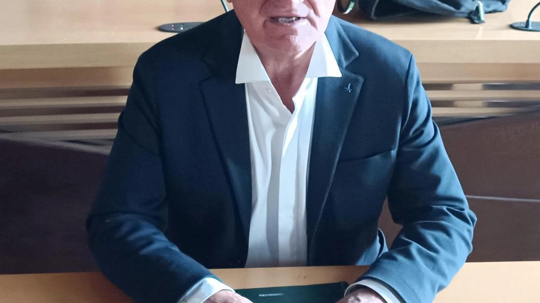 "Dopo oltre sei mesi di attesa non sono stato nominato nelle commissioni comunali". Il consigliere di maggioranza, Alfredo Fabrizio... "Dopo oltre sei mesi di attesa non sono stato nominato nelle commissioni comunali". Il consigliere di maggioranza, Alfredo Fabrizio...