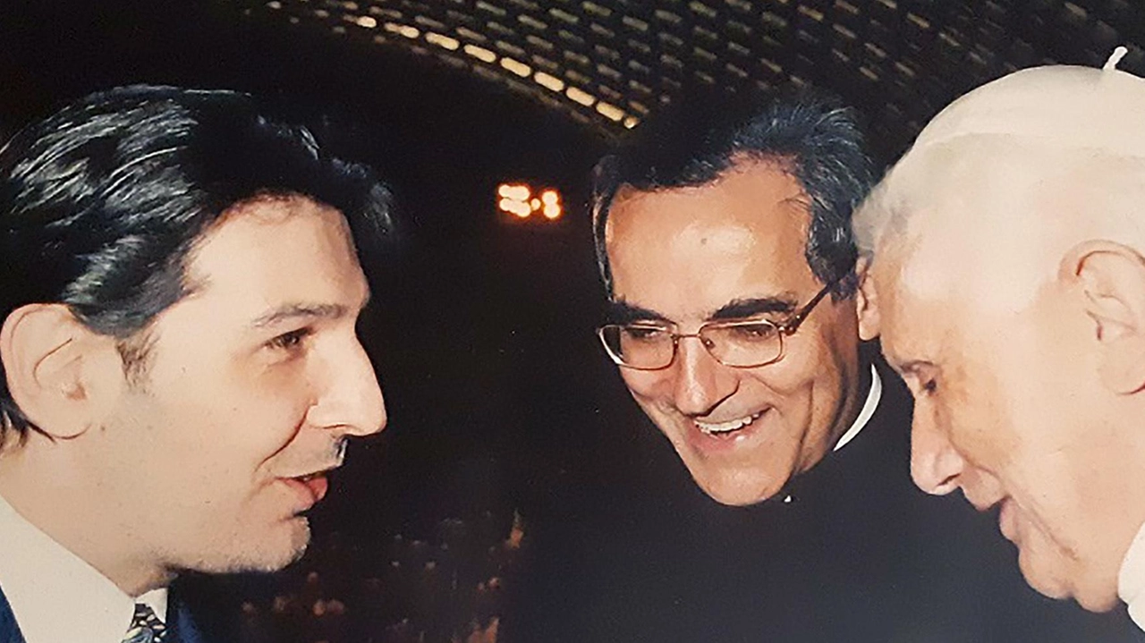 Dal tardo pomeriggio di ieri la salma di Daniele Venturi (nella foto con Papa Ratzinger), 55 anni, deceduto all’Ospedale di... Dal tardo pomeriggio di ieri la salma di Daniele Venturi (nella foto con Papa Ratzinger), 55 anni, deceduto all’Ospedale di...