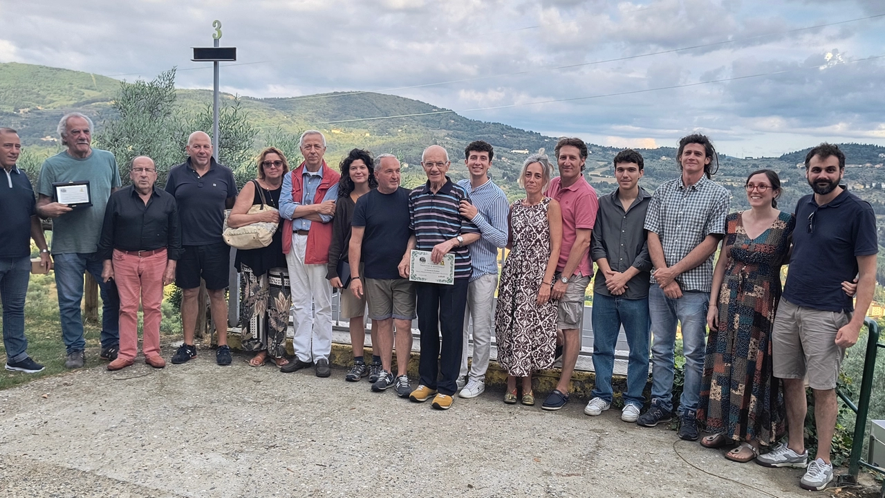 Premiati sia produttori professionali che amatoriali: i vincitori con i frantoiani Premiati sia produttori professionali che amatoriali: i vincitori con i frantoiani